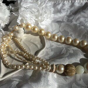 VINTAGE IRIDESCENT FAUX PEARL BEADED NECKLACE